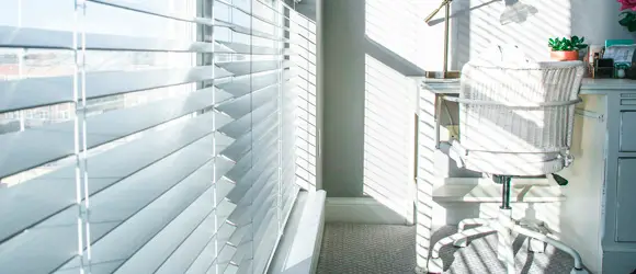 Reparación y sustitución de persianas, instalación de ventanas